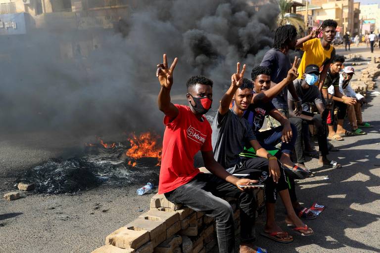 Golpe militar no Sudão, dois anos após início de transição para a democracia