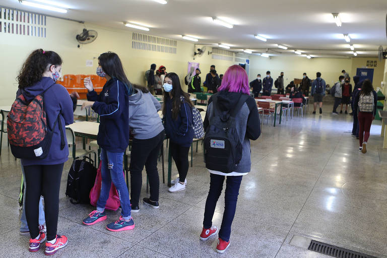 Movimentação na Emef Professora Sylvia Martin Pires, na zona sul da capital paulista