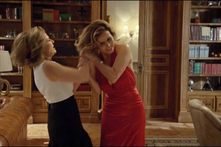 Débora (Bia Seidl) e Ariela (Leona Cavalli) em "Apocalipse", da Record