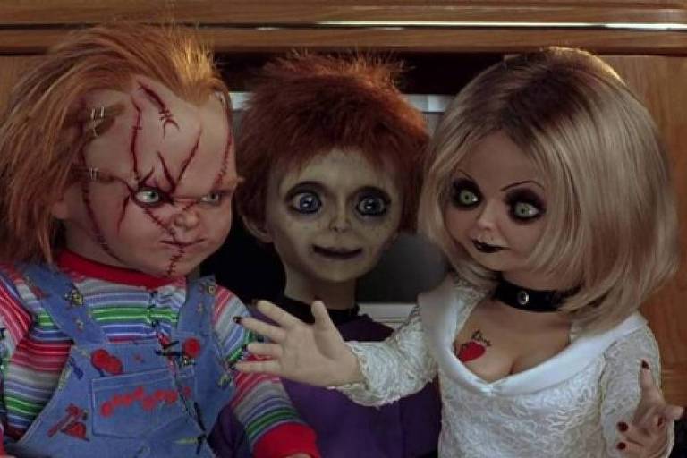 Os bonecos assassinos Chucky, Glen/Glenda e Tiffany, no filme "O Filho de Chucky"