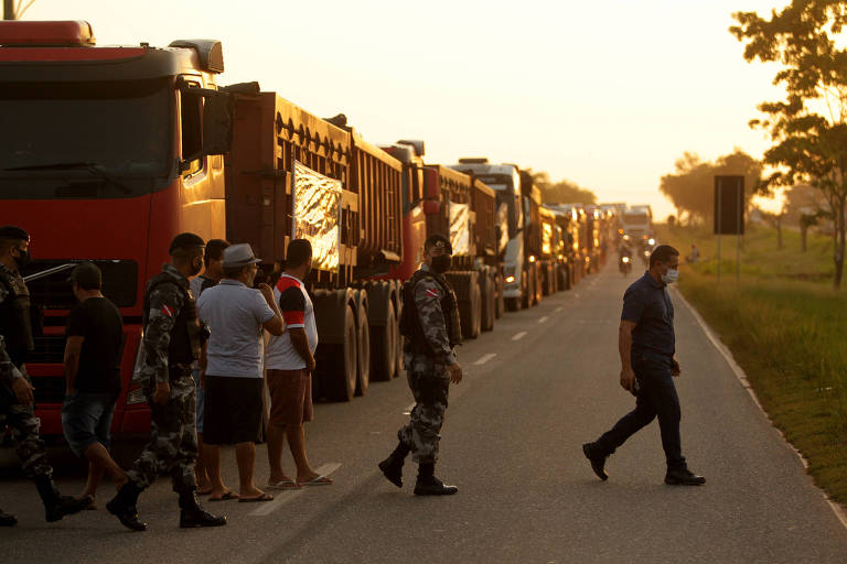 Caminhoneiros protestam em rodovia no Pará contra reajustes do diesel
