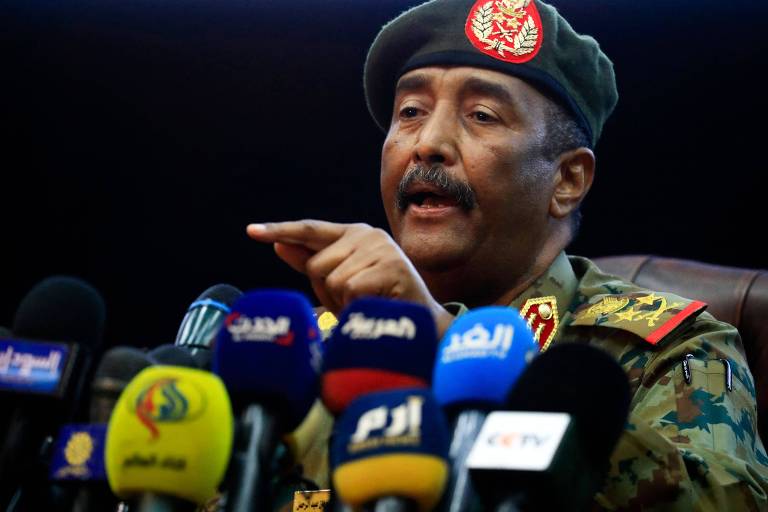 Militares do Sudão dizem que tomaram o poder por medo de guerra civil