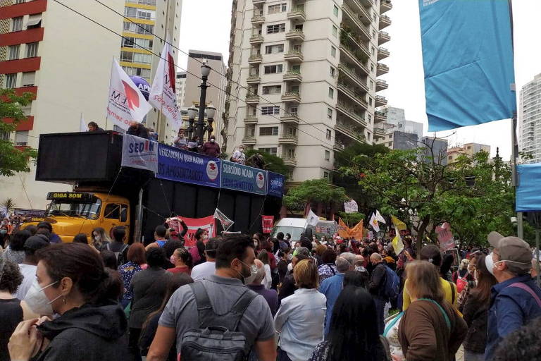 Servidores da Prefeitura de SP protestam contra pacote que muda carreira e férias