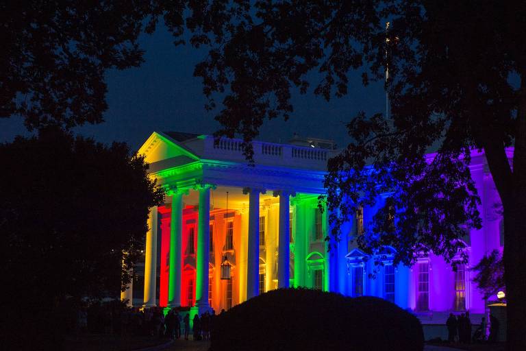 Casa Branca, em Washington, iluminada com as cores do orgulho LGBTQIA+