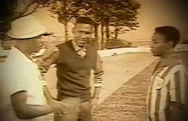 Em 'O Rei Pelé', de 1962, Edson Arantes do Nascimento estreia nas telas sob a direção de Carlos Hugo Christensen e conta sua trajetória de vida