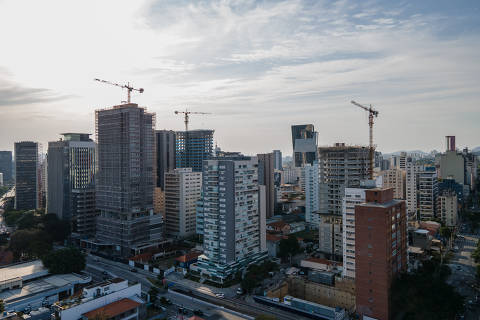 SÃO PAULO, SP, BRASIL, 23-10-2021: Construções na região da rua dos Pinheiros, no bairro Pinheiros. Folha faz especial sobre o bairro Pinheiros. (Foto: Eduardo Anizelli/ Folhapress, REVISTA GUIA) ***EXCLUSIVO***