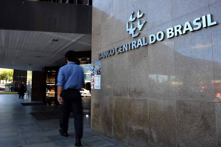 Investimento direto estrangeiro no país cai 44% em outubro, diz Banco Central