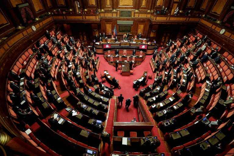 Senado italiano rejeita lei anti-homofobia