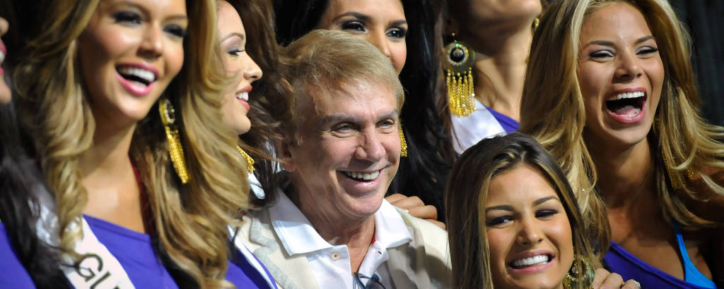 Osmel Sousa ao lado das candidatas ao Miss Venezuela em 2011