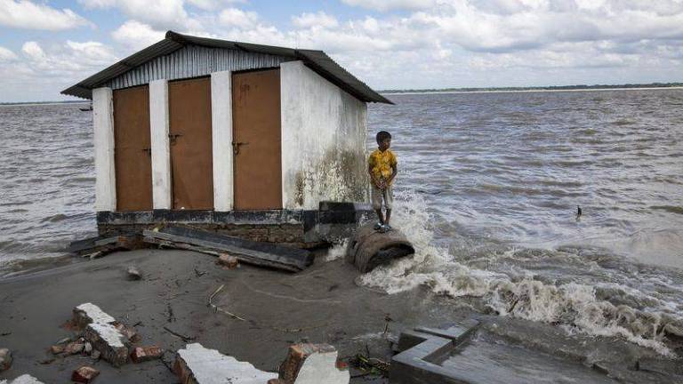 Bangladesh, na lista dos países menos desenvolvidos da ONU, está lutando contra erosão dos rios devido às mudanças climáticas