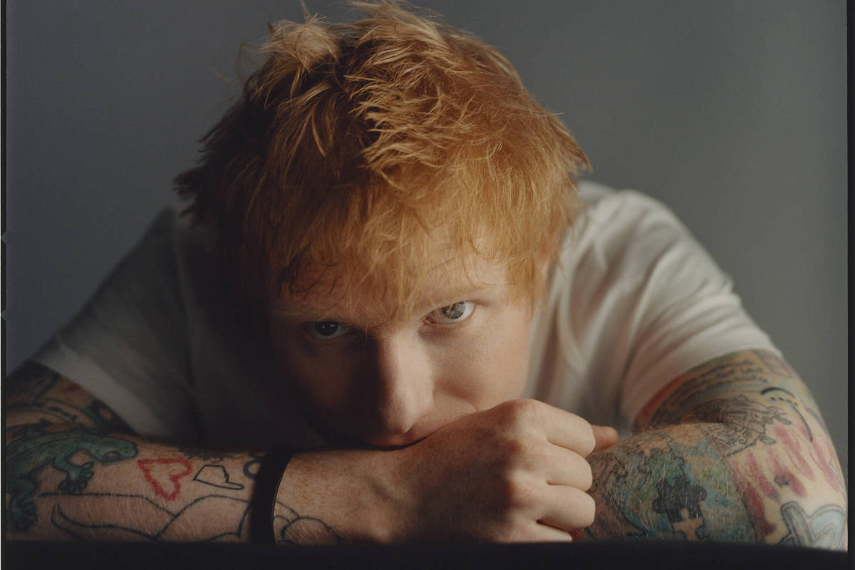 Ed Sheeran diz que evita mictórios pois sempre tentam dar uma