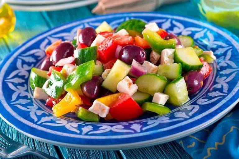A dieta mediterrânea  que contém muitas frutas, legumes e óleos insaturados  é frequentemente considerada a mais saudável pelos cientistas