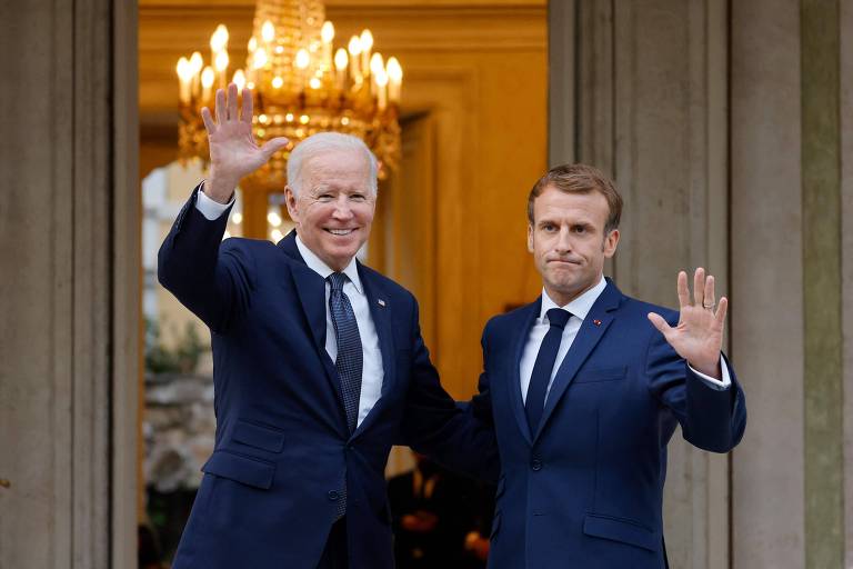 Os presidentes de EUA, Joe Biden, e França, Emmanuel Macron, após encontro em Roma, na Itália