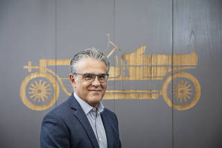 Retrato Luiz Carlos Moraes, Presidente da Anfavea, em seu escritorio na av Indianapolis. Luiz Carlos  fala sobre investimentos do setor automotivo em descarbonizacao