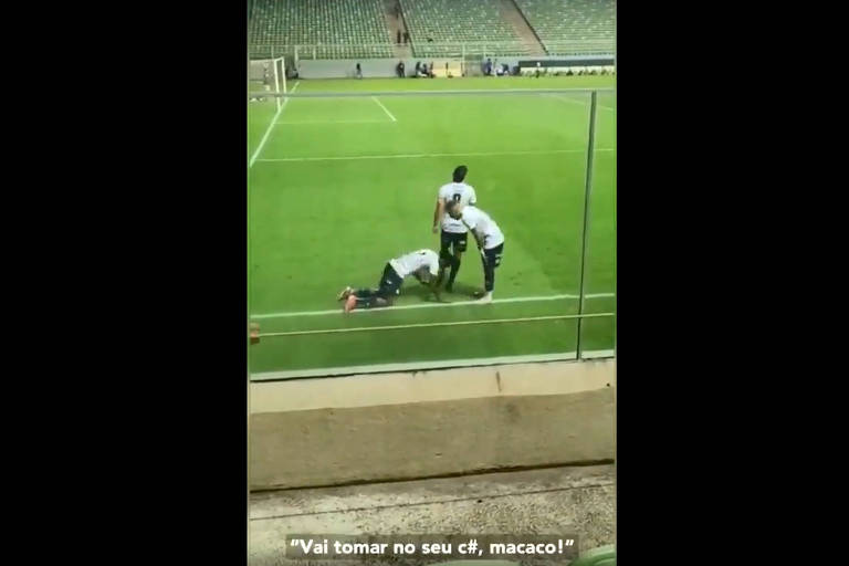 Momento em que um torcedor do Cruzeiro chama o atacante Jefferson de "macaco" após o jogador marcar um gol e comemorar perto da torcida cruzeirense