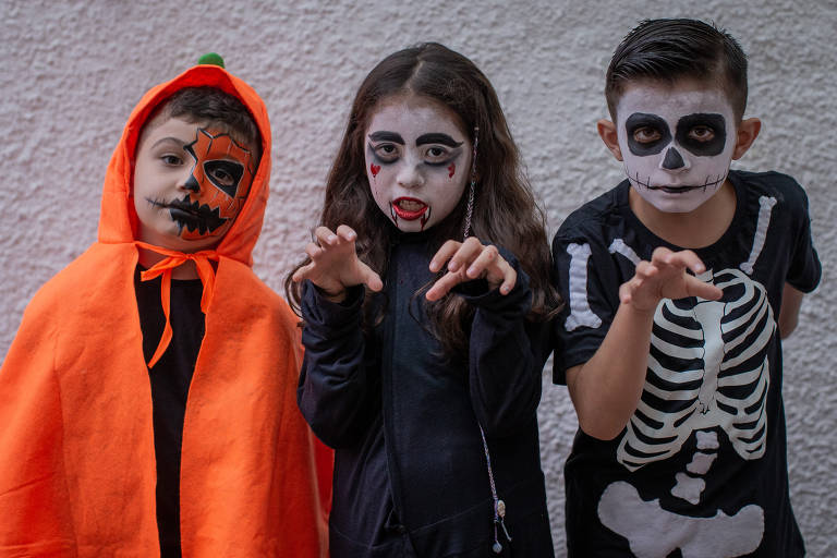 Aprenda três opções de maquiagem para o Halloween - 29/10/2021 - Folhinha  Halloween Dia Das Bruxas Maquiagem Tutorial Passo A Passo Make - Fotografia  - Folha de S.Paulo