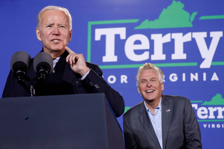 O presidente dos EUA, Joe Biden, em ato de campanha do candidato a governador da Virgínia Terry McAuliffe, em Arlington