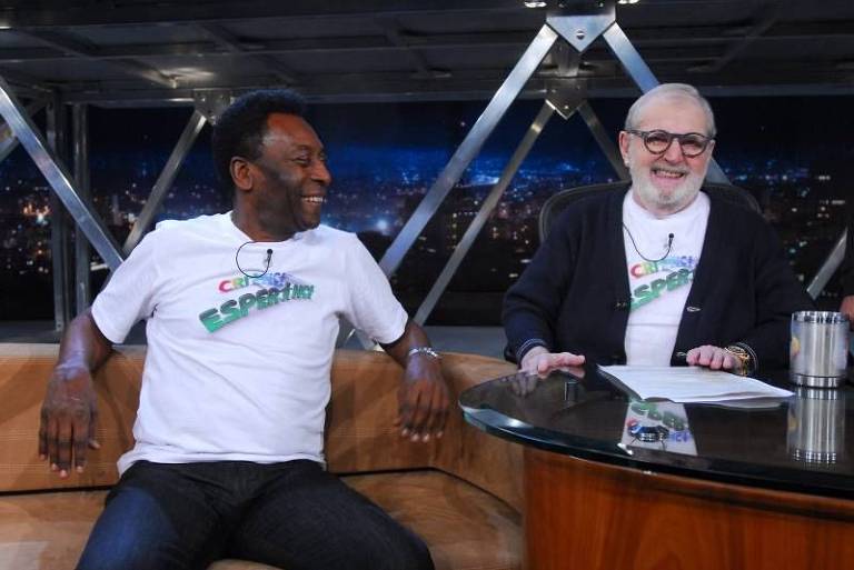 Pelé (à esq.) e Jô Soares gravam chamada para a campanha do Criança Esperança, em 2011, na Globo