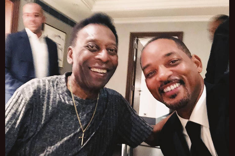 O ator Will Smith (dir.) encontrou Pelé em evento de uma ONG na Índia, em 2018, e disse que 'foi um sonho' conhecer o ex-jogador.  Foi Smith quem pediu para conhecer Pelé. Além de recebê-lo, o brasileiro o presenteou com uma camisa da seleção autografada