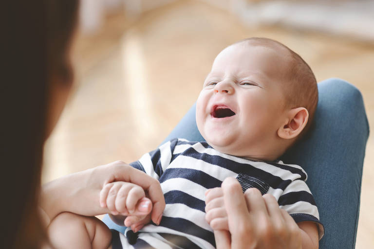 Bebês e crianças nem sempre riem porque estão alegres