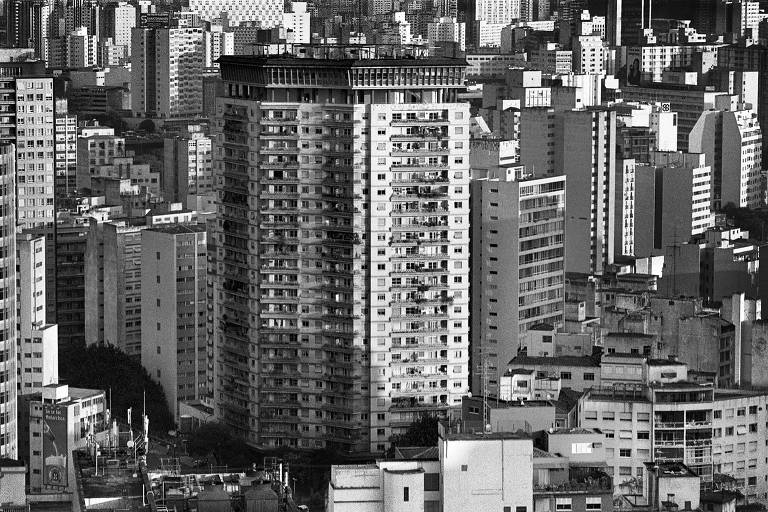 Edifício Viadutos retratado por Cristiano Mascaro, imagem exposta na mostra "Artacho Jurado Arquiteto?", em cartaz no Museu da Cidade - Chácara Lane