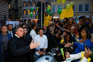 Bolsonaro durante Visitação à Piazza del Colosseo