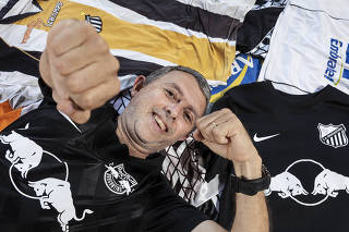 Retrato do torcedor do Bragantino, Silvio Loredo, 55, com sua colecao de camisas do clube. Ele  vai a Montevideu para assitir  final da Sul-Americana contra Atletico Paranaense.