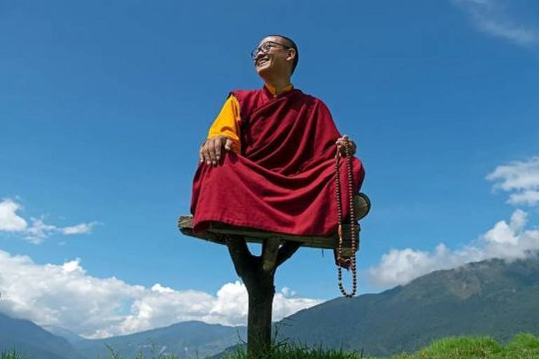 Rinpoche era um dos mestres espirituais mais jovens do Butão quando assumiu a posição em 2009