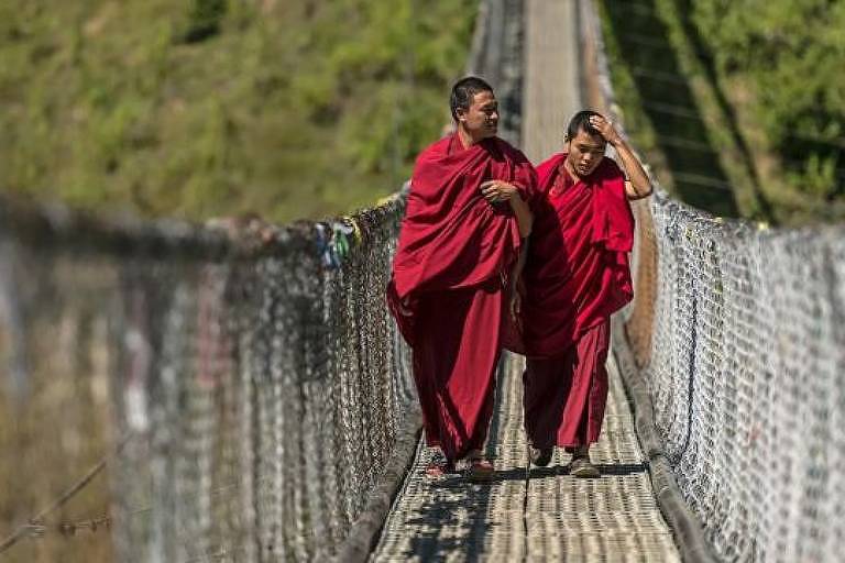 Para encontrar a felicidade, Rinpoche diz que devemos aceitar que nossas ações têm um impacto sobre as pessoas ao nosso redor