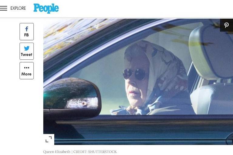 Revista People mostra imagem da rainha Elizabeth 2ª dirigindo seu Jaguar nos limites do Castelo de Windsor, no Reino Unido