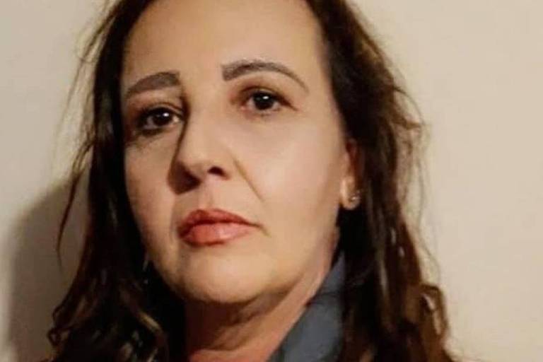 Elaine Cristina de Carvalho, 42