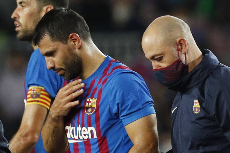 Agüero é afastado no Barcelona por ao menos 3 meses após sofrer arritmia