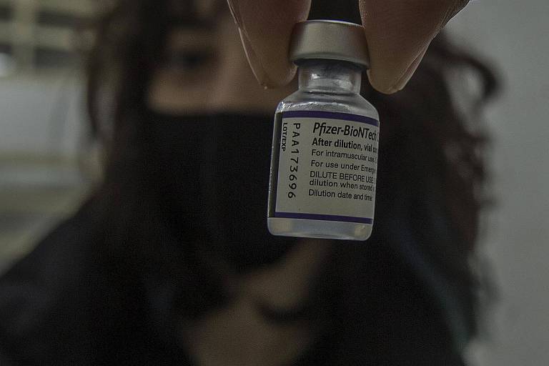 Dose de vacina contra a Covid em UBS do Jardim Irene, em São Paulo