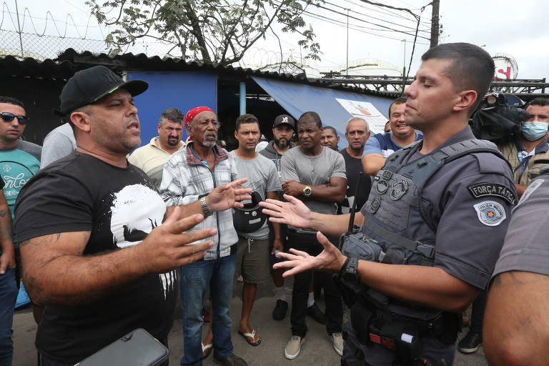 Funcionários da Sabesp na Baixada Santista e Vale do Ribeira aderem à greve  contra privatização, Santos e Região