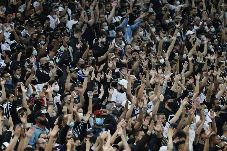 Corinthians vence Chapecoense diante de quase 40 mil torcedores