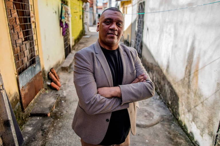 Favelado só é lembrado por imposto, voto e lucro, diz presidente da Cufa