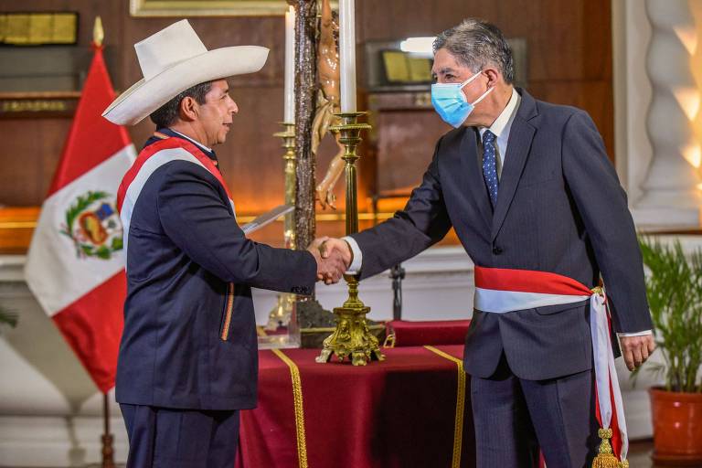 Congresso do Peru dá voto de confiança para novo gabinete de Pedro Castillo
