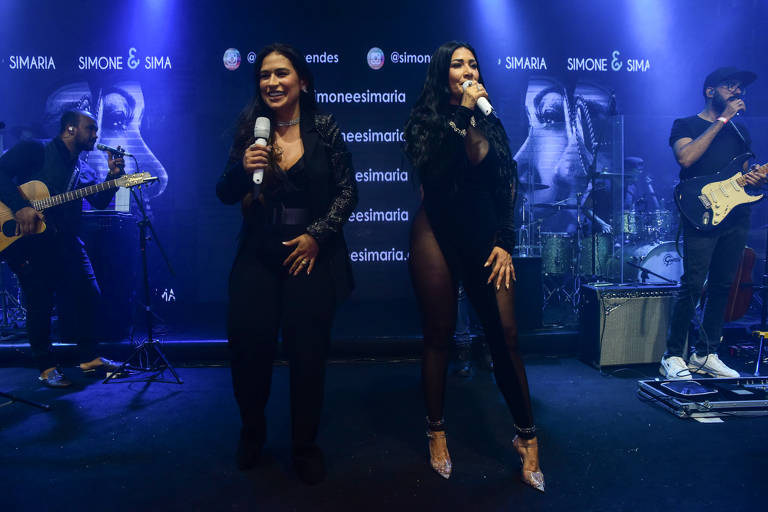 Simone e Simaria cantam na festa de aniversário de 34 anos de Deolane Bezerra