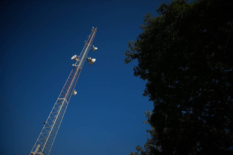 Antena de transmissão de sinal na região rural da cidade de Itu; dos usuários das classes D e E, 90% só acessam internet pelo celular