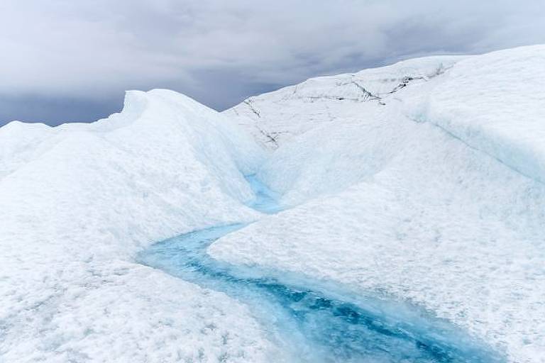 Imagem aérea mostra área congelada da Groenlândia