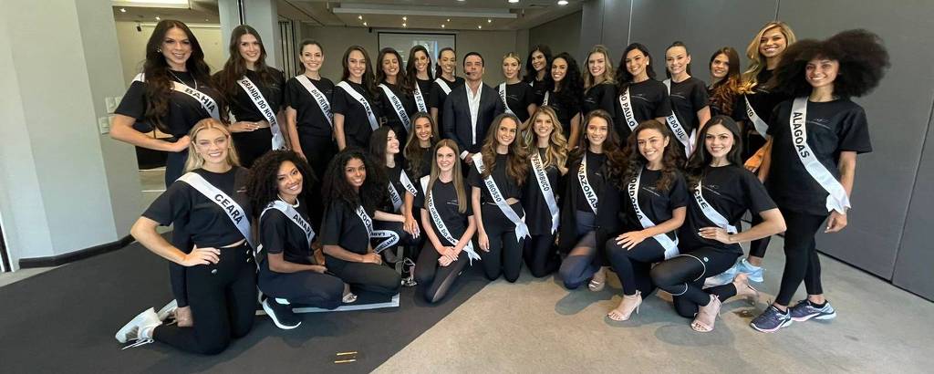 Grupo de candidatas do Miss Universo Brasil 2021, reunidas antes da final