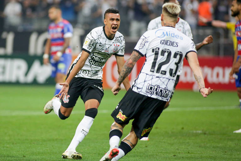 Cantillo faz gol no fim e leva Corinthians à vitória contra o Fortaleza