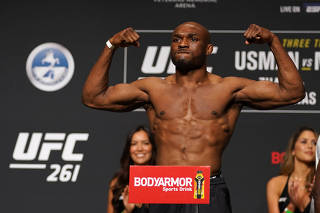 MMA: UFC 261-Weigh Ins