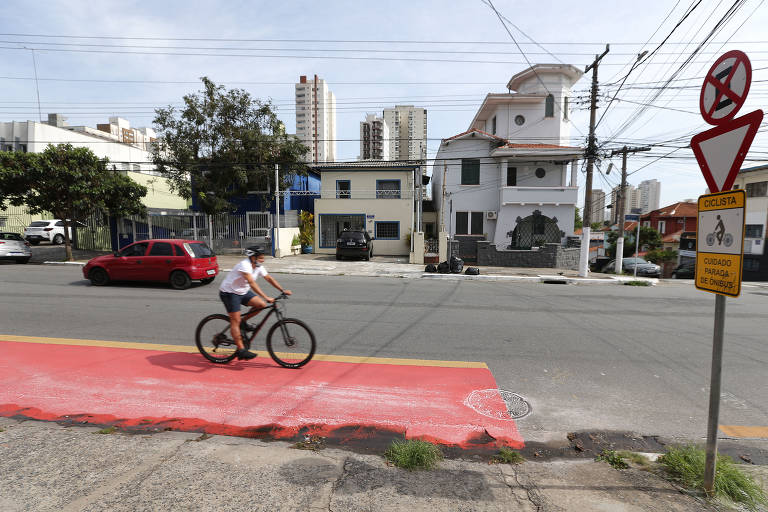 Ciclofaixa inacabada na zona sul de São Paulo começa a ser pintada