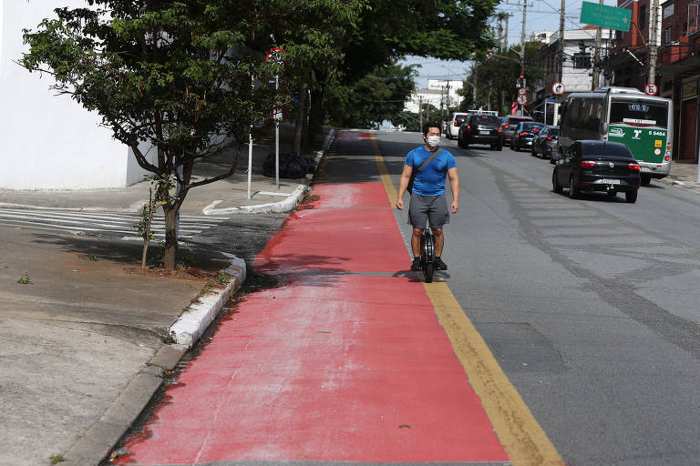 Veja fotos das obras em ciclofaixa inacabada na zona sul de São Paulo