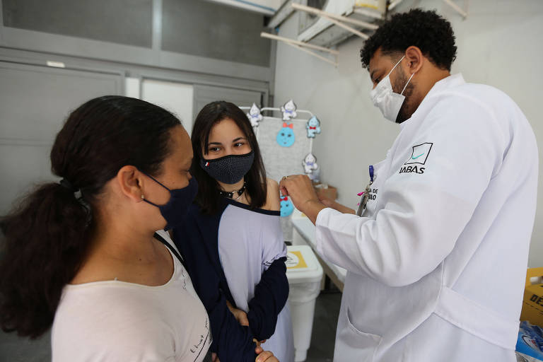 Adolescentes de 12 a 17 podem tomar a segunda dose da vacina na cidade de São Paulo