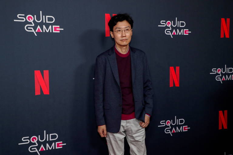 Diretor de "Round 6", Hwang Dong-hyuk, posa para foto em evento em Hollywood
