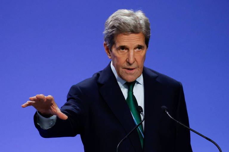 Imagem mostra John Kerry, enviado especial do governo americano para questões climáticas, durante entrevista na COP26, em Glasgow
