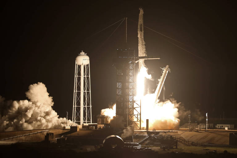 Nasa usa foguete da SpaceX e manda 4 astronautas para estação espacial