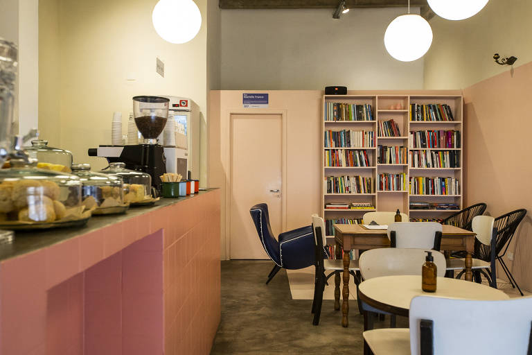 Macabéa Café homenageia a literatura no cardápio e na decoração  